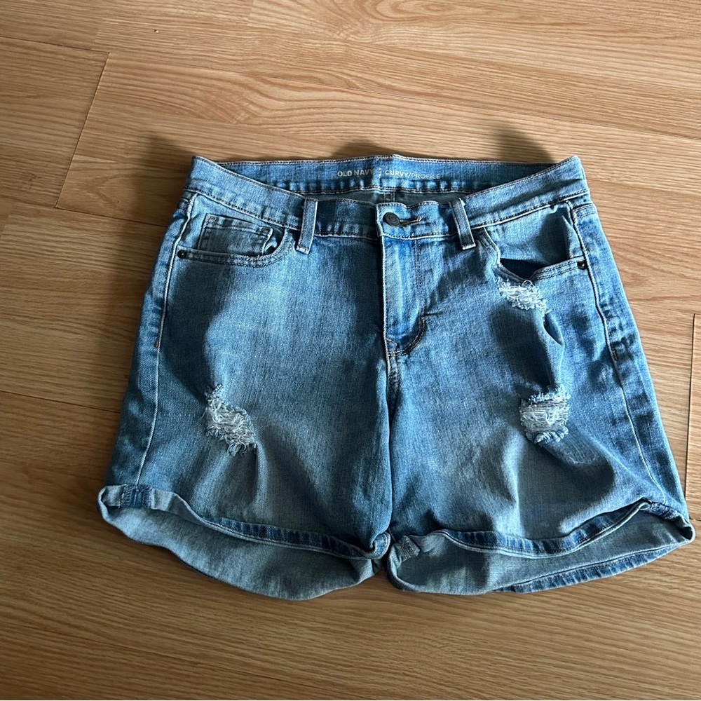 Old Navy Light Wash Cuffed Jean Shorts Women’s 6